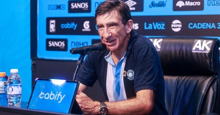 Gustavo Costas tras el triunfo ante Belgrano: «Logramos tener la intensidad que teníamos antes, ese matarse por el compañero»
