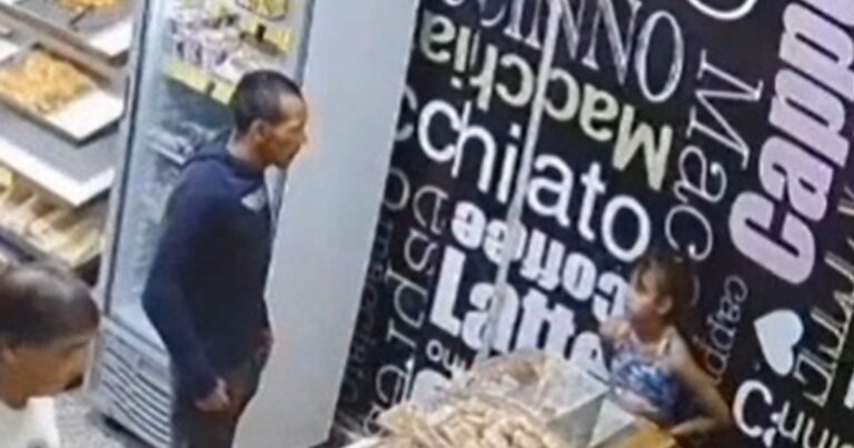 Captura de cámara de seguridad que muestra el interior de una panadería en Merlo.
