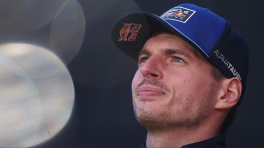 Verstappen gana y es descalificado en su debut con Mercedes en Nürburgring