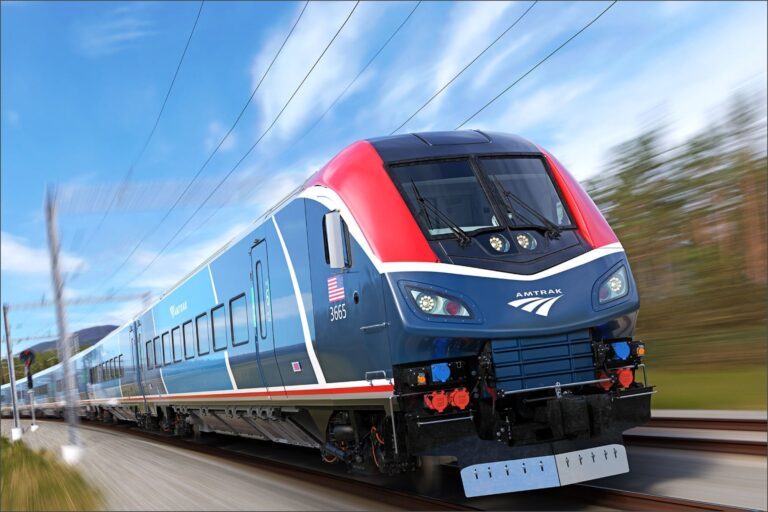 Tren de Amtrak, posiblemente el modelo Floridian, en una vía ferroviaria durante un viaje.