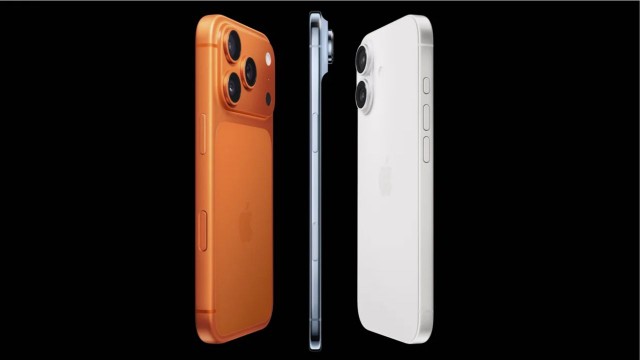 Comparativa visual de los modelos iPhone 13, iPhone 15 e iPhone 17 sobre una mesa.