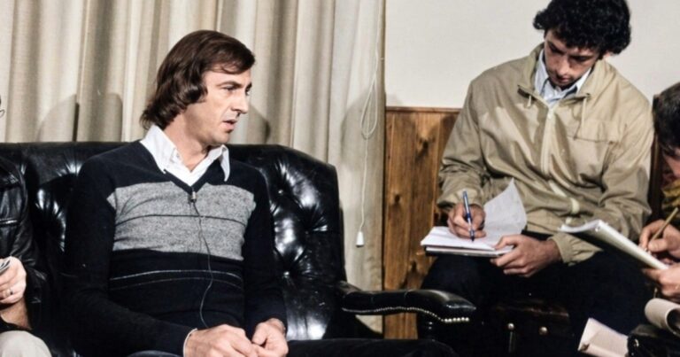 César Luis Menotti con la lista de 40 jugadores para el Mundial de 1978