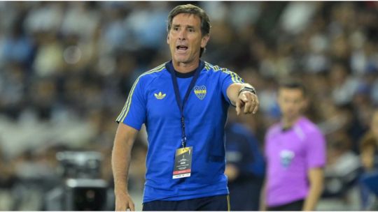 Plantel de Boca Juniors entrenando en La Bombonera previo al clásico.