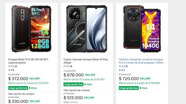 Comparativa de tres modelos de celulares resistentes Doogee sobre una superficie de trabajo.