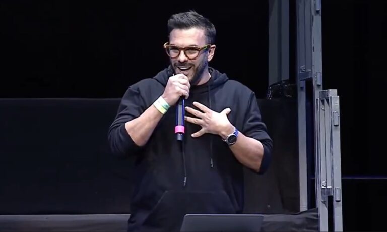 Ariel Sbdar, CEO de Cocos Capital, durante su exposición en el Movistar Arena