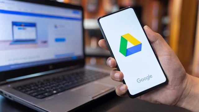 Pantalla de búsqueda en Google Drive mostrando resultados de libros y películas