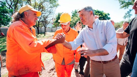 Firma de convenios de obra pública entre el municipio de Córdoba y representantes de empresas privadas.