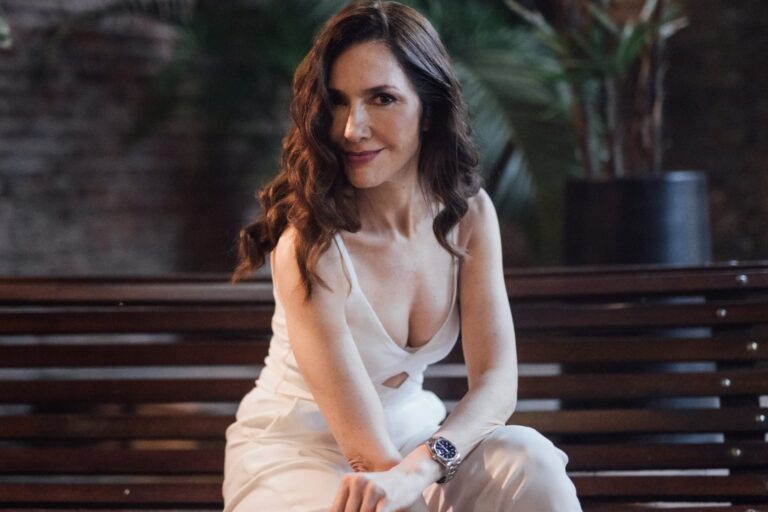 Cristina Pérez en el estudio de Radio Rivadavia