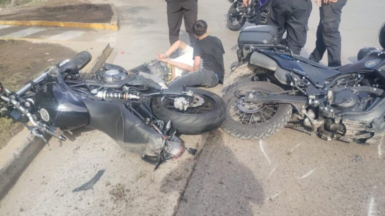 Ilustración genérica de una motocicleta y un entorno urbano, representando el incidente en la avenida General Paz.