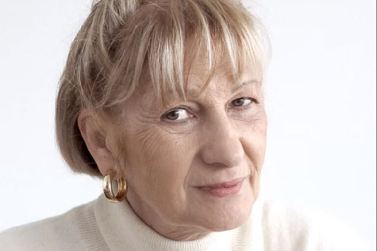 Retrato de Cora Roca, actriz e investigadora teatral argentina.