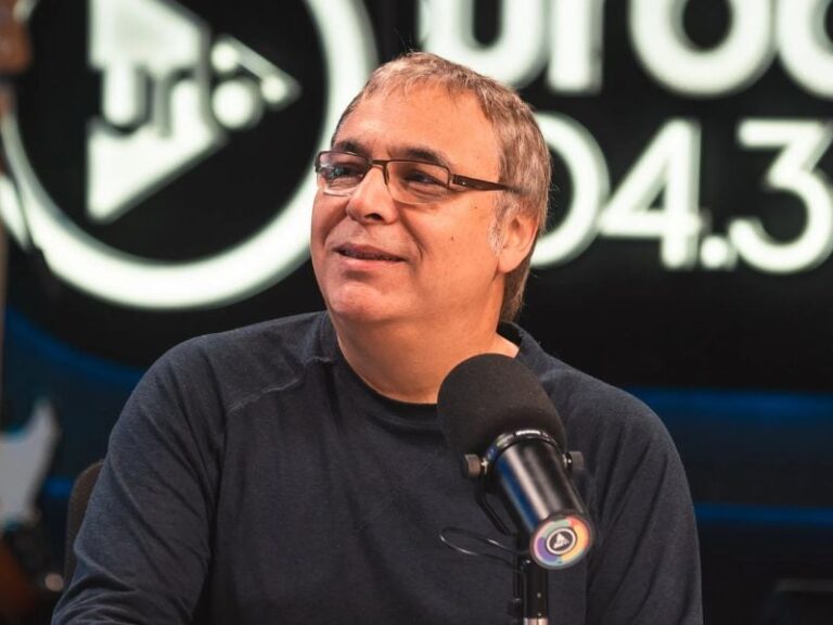 Gabriel Rolón durante una entrevista o columna radial.