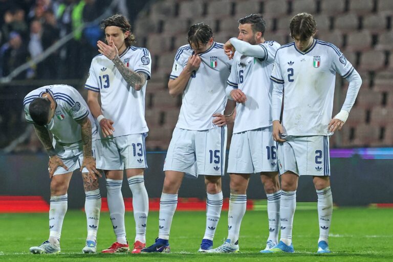 Selección de fútbol de Italia celebrando un gol