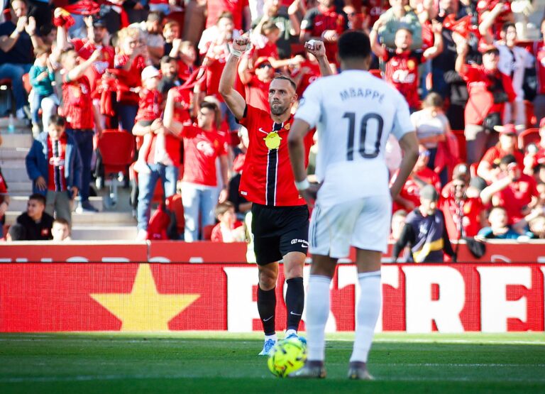 Jugadores del Mallorca celebran el gol de Vedat Muriqi ante el Real Madrid.