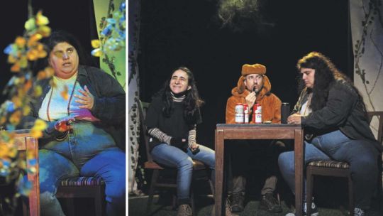 Escena de la obra Mamá Planta con una adolescente y un perro fumando en un jardín