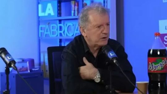 Orlando Canido, dueño de la empresa de bebidas Manaos, en una conferencia de prensa.