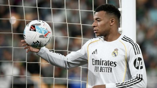 Kylian Mbappé lesionado durante un partido de Real Madrid