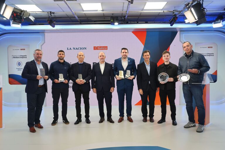 Logotipos del Premio LA NACION y GALICIA a la Pequeña y Mediana Empresa