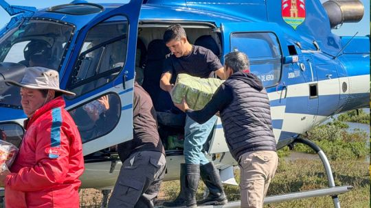 Helicóptero en operativo de asistencia en zona afectada por inundaciones en el norte de Córdoba.