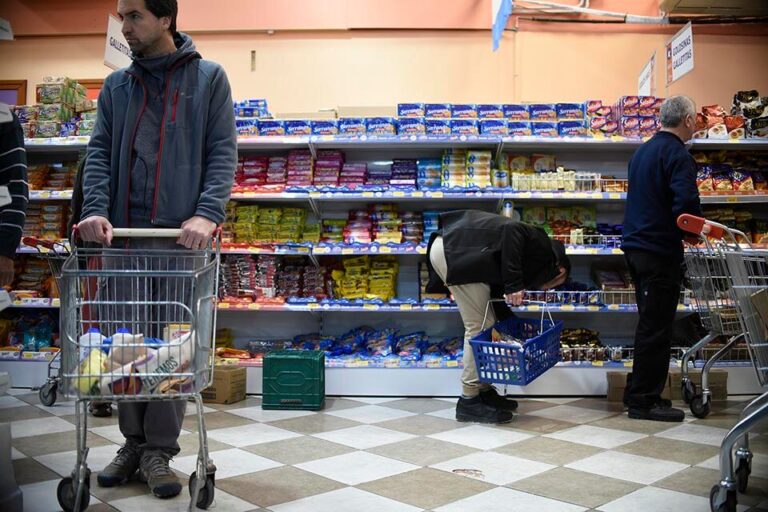 Gráfico de inflación en Argentina con tendencia a la baja pero incierta