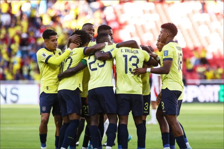 Captura de pantalla de un simulador digital mostrando el Grupo E del Mundial 2026 con los escudos de Ecuador, Alemania, Costa de Marfil y Curazao.