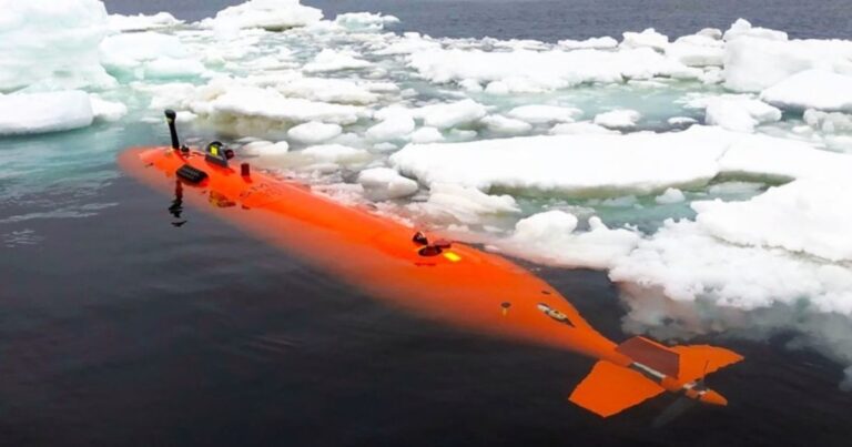 Ilustración de un vehículo submarino autónomo bajo una plataforma de hielo antártica