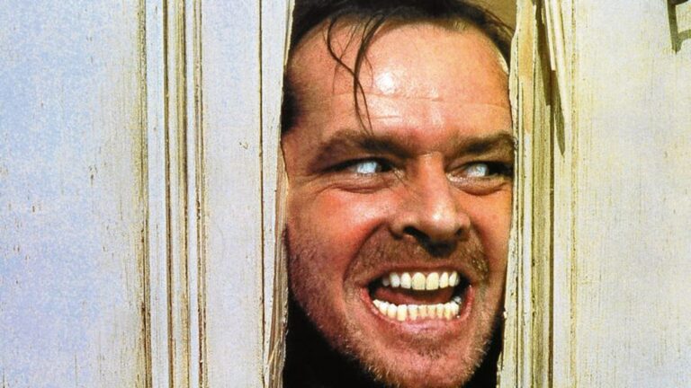 Escena de la película El resplandor con Jack Nicholson en el hotel Overlook
