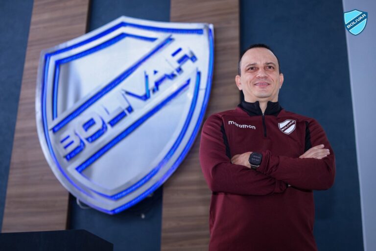 Alejandro Restrepo en la presentación como entrenador de Bolívar