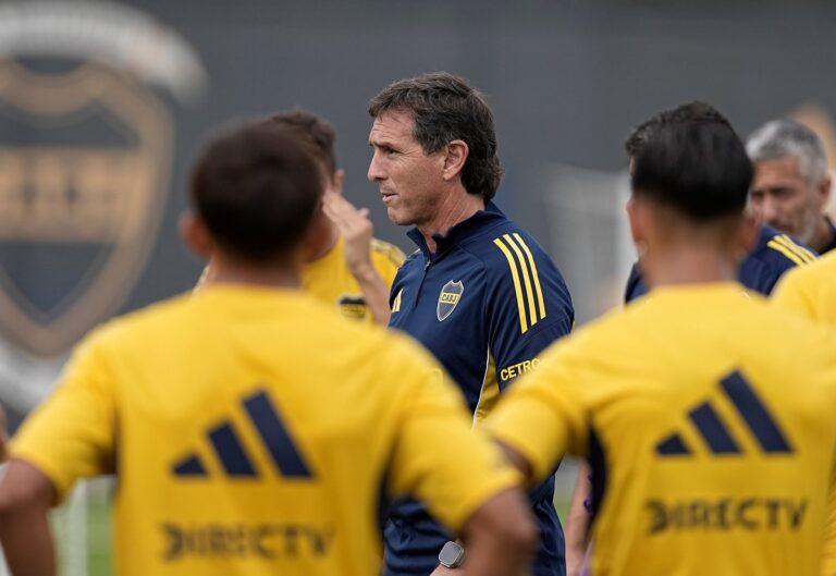 Jugadores de Boca Juniors entrenando en la Bombonera