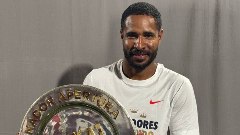 Brayan Angulo durante un partido de Alianza Lima