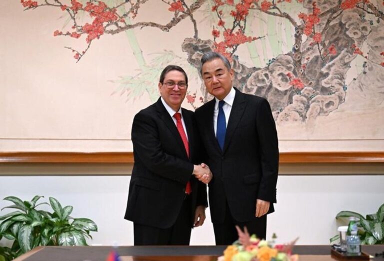 Reunión de los cancilleres de China y Cuba en la ONU