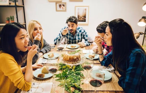 Alimentos saludables para prevenir el colesterol: granos integrales, verduras de hoja verde, crucíferas, legumbres, frutos secos y frutas