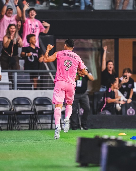Luis Suárez festeja uno de los tres goles convertidos ante Philadelphia