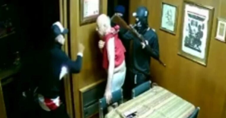 Cámara de seguridad muestra a delincuentes ingresando a una vivienda en La Matanza