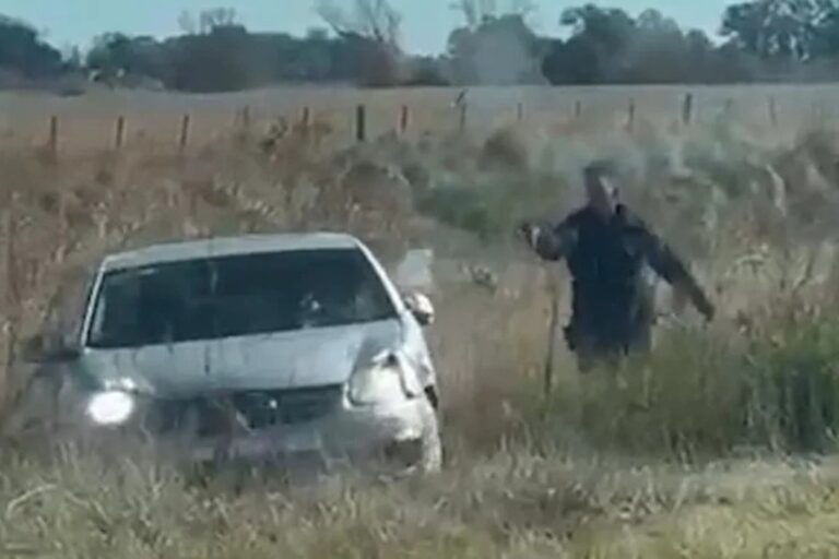 Policía en la Ruta Provincial 65 durante la persecución