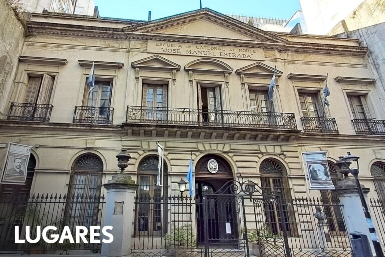Fachada de la escuela José Manuel Estrada, primer edificio escolar modelo de América del Sur