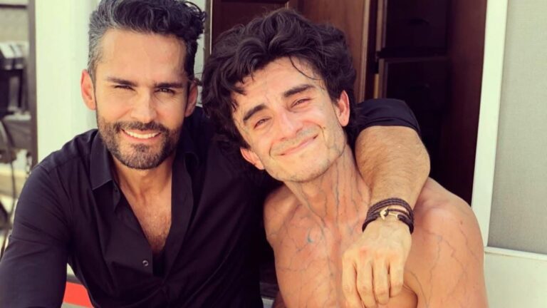Fabián Ríos y Francisco Bolívar en escena de Sin senos sí hay paraíso
