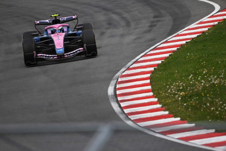 Franco Colapinto conduciendo el Alpine en el circuito Gilles Villeneuve