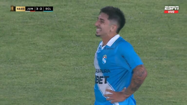 Gustavo Cazonatti celebrando el gol de descuento para Sporting Cristal ante Junior
