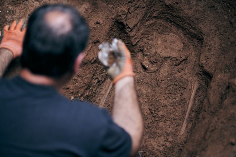 Tumbas del siglo X en yacimiento arqueológico de Castellar del Vallès