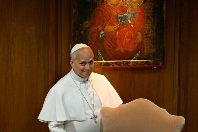 Papa León XIV durante la presentación de la encíclica Magnífica Humanitas en el Vaticano