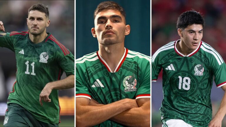 Santiago Giménez, Johan Vásquez y Obed Vargas con la camiseta de la Selección Mexicana