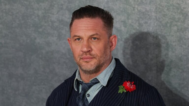 Tom Hardy en el set de MobLand
