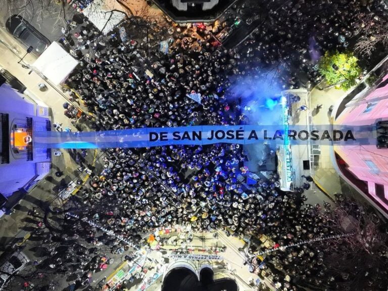 Fachada del edificio donde Cristina Kirchner cumple prisión domiciliaria en el barrio de Constitución, Buenos Aires