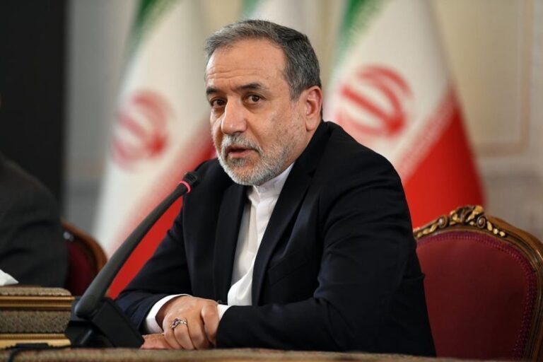 Seyed Abbas Araghchi durante declaraciones en Teherán
