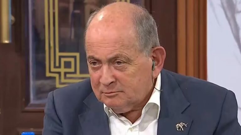 Chiche Gelblung en una entrevista de televisión