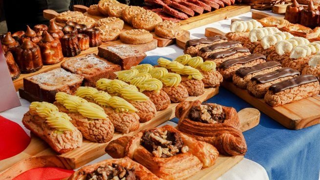 Stand de la Feria Francesa en Recoleta con productos gastronómicos