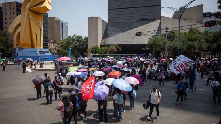 Marcha de maestros de la CNTE en Paseo de la Reforma, Ciudad de México