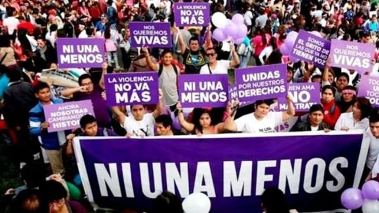 Marcha Ni Una Menos en Córdoba con carteles y consignas