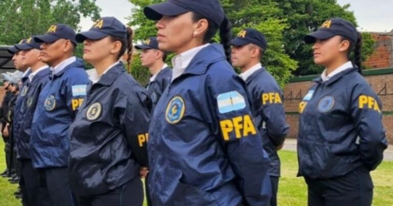 Agente de la Policía Federal Argentina en servicio