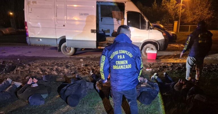 Policía en allanamiento en Merlo